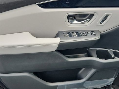 New 2025 Honda Pilot Touring image 10