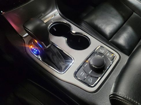 Used 2019 Jeep Grand Cherokee Overland AWD/4WD image 26
