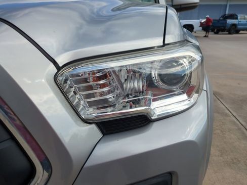 Used 2021 Toyota Tacoma SR5 RWD image 9