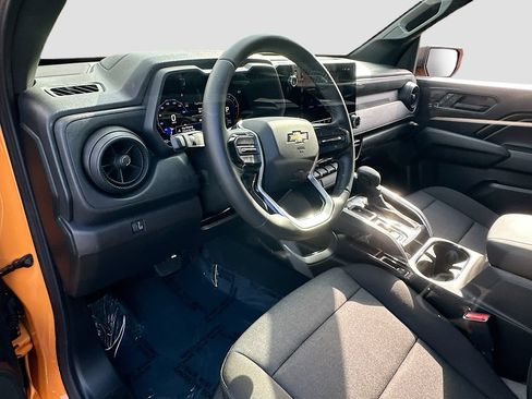 Used 2026 Chevrolet Colorado W/T w/ WT Custom Package RWD image 9