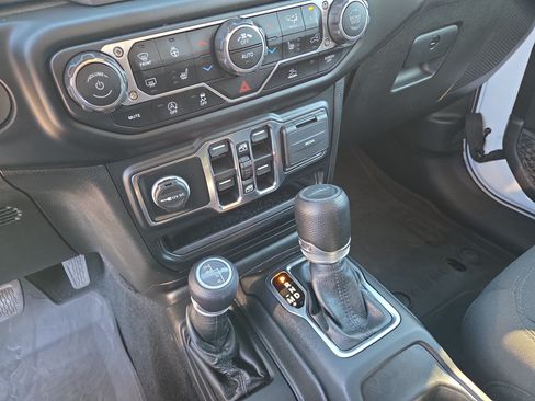 Certified 2022 Jeep Gladiator Sport AWD/4WD image 27
