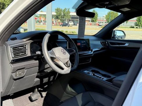 Certified 2024 Volkswagen Atlas Cross Sport SE AWD/4WD image 11