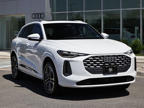 Certified 2025 Audi Q5 Premium w/ Convenience Package AWD/4WD image 2