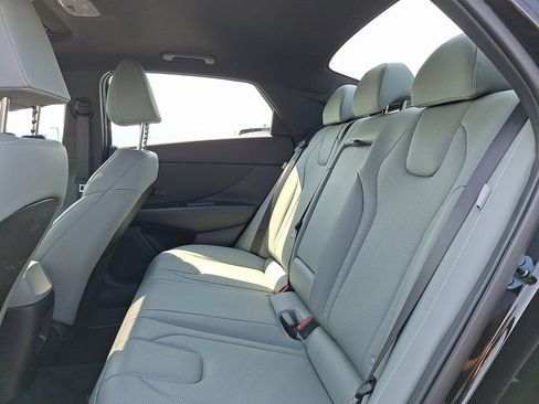 Used 2025 Hyundai Elantra Limited FWD image 10