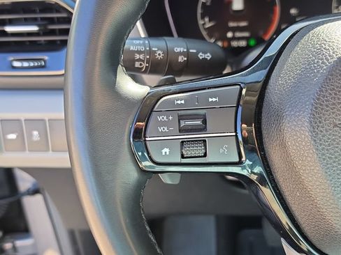 Used 2025 Honda Pilot Touring image 32