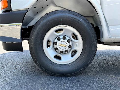 New 2025 Chevrolet Express 3500 w/ Power Convenience Package image 8