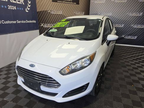 Used 2018 Ford Fiesta SE FWD image 3