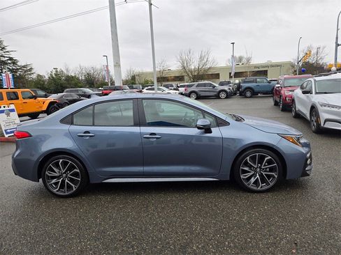 Used 2021 Toyota Corolla SE w/ SE Premium Package image 4