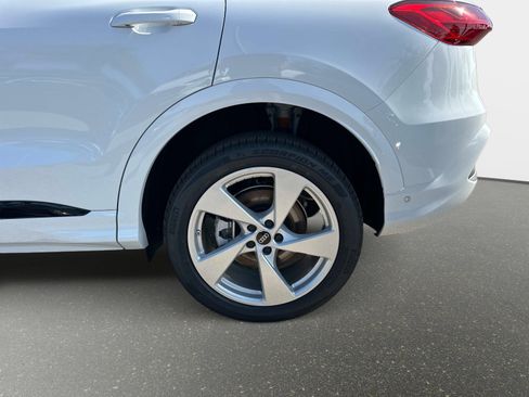 New 2025 Audi Q5 Prestige image 11