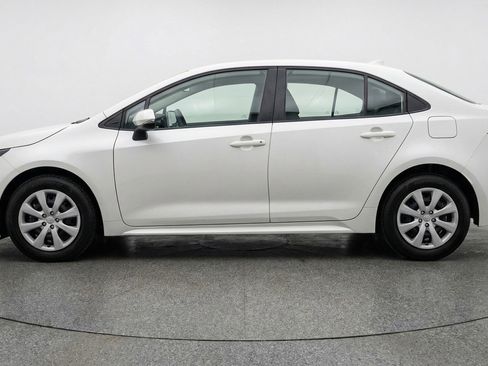 Used 2025 Toyota Corolla LE image 5