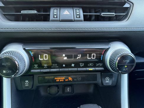 Used 2022 Toyota RAV4 XLE Premium FWD image 34