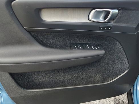 Certified 2023 Volvo XC40 B5 Plus w/ Driver Assist Package image 7