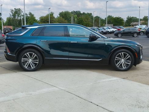 Used 2024 Cadillac Lyriq Luxury AWD/4WD image 4