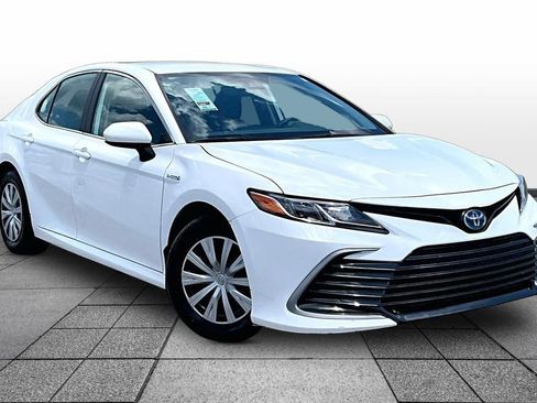 Used 2021 Toyota Camry LE w/ Protection Package (Q2) (TMS) FWD image 2