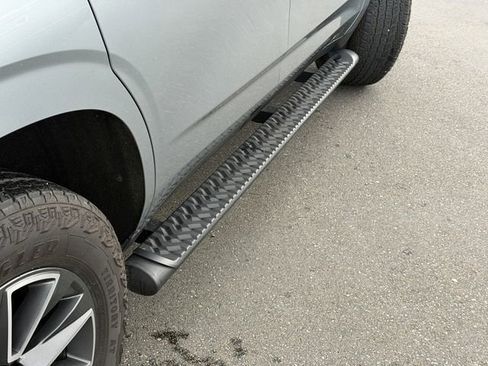 Used 2024 Chevrolet Tahoe Z71 w/ Luxury Package image 7