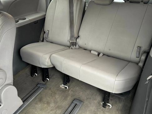 Used 2017 Toyota Sienna XLE Premium image 25