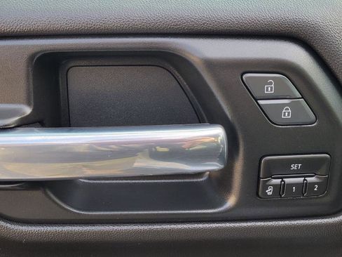 Used 2020 Chevrolet Silverado 1500 LTZ w/ LTZ Convenience Package image 7