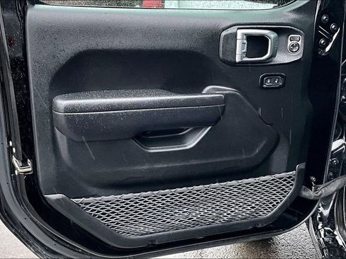 Used 2023 Jeep Wrangler Sport image 23