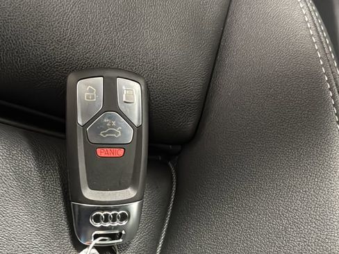 Used 2024 Audi Q5 e Premium Plus w/ Premium Plus Package AWD/4WD image 39