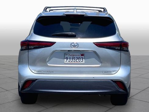 Used 2023 Toyota Highlander Limited FWD image 4