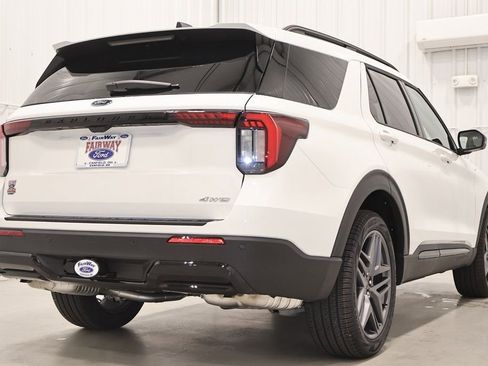 New 2026 Ford Explorer ST-Line w/ ST-Line Street Pack image 8