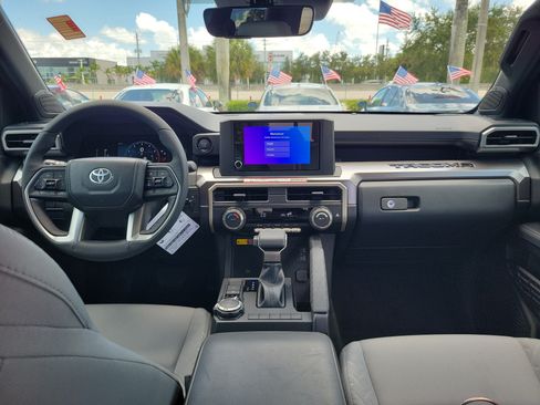 Used 2025 Toyota Tacoma SR5 w/ SR5 Upgrade Package AWD/4WD image 16