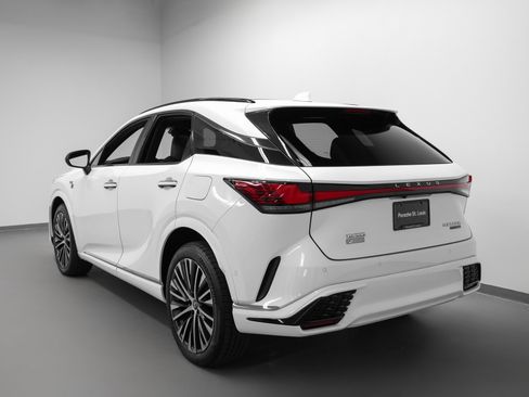 Used 2023 Lexus RX 500h F Sport image 3