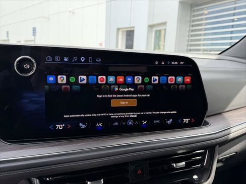 Used 2025 Chevrolet Suburban LT AWD/4WD image 30