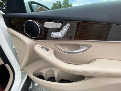 Used 2020 Mercedes-Benz GLC 300 image 31