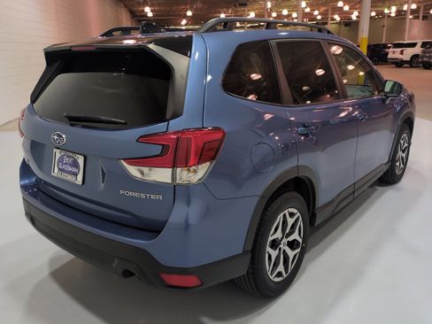 Used 2024 Subaru Forester Premium AWD/4WD image 3