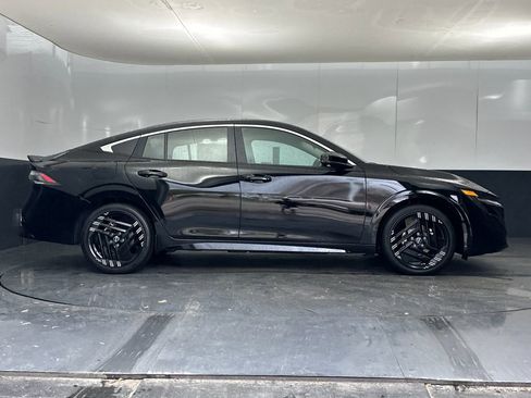 New 2026 Nissan Sentra SR image 2