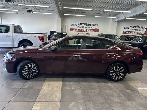 Used 2024 Nissan Altima 2.5 SV AWD/4WD image 15