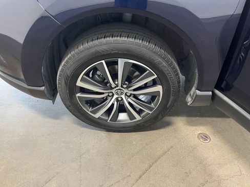 Used 2022 Toyota Venza LE AWD/4WD image 30