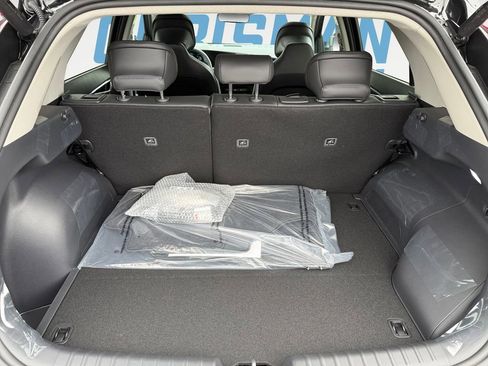 New 2025 Kia Niro SX Touring FWD image 16