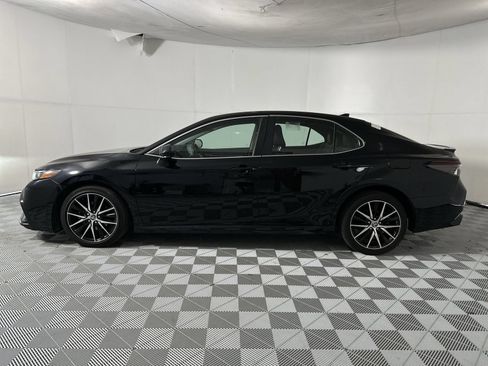 Used 2021 Toyota Camry SE FWD image 5