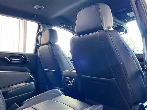 Used 2025 GMC Yukon XL Denali RWD image 22