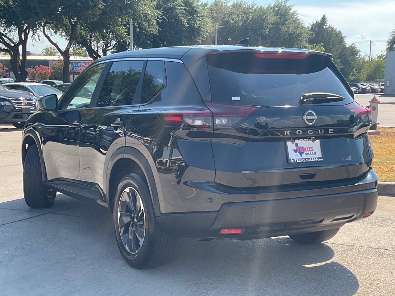 Used 2025 Nissan Rogue SV FWD image 6