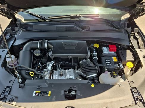 Used 2025 Jeep Compass Latitude w/ Sun & Sound Group AWD/4WD image 35