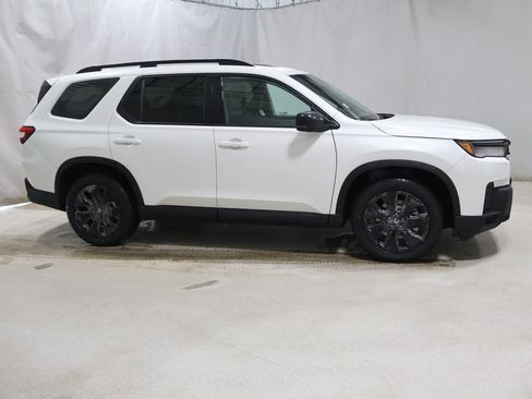 New 2026 Honda Pilot Black Edition image 7