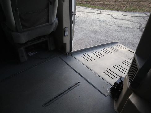 Used 2010 Dodge Grand Caravan SE w/ Climate Group image 24