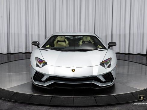 Used 2018 Lamborghini Aventador S image 9