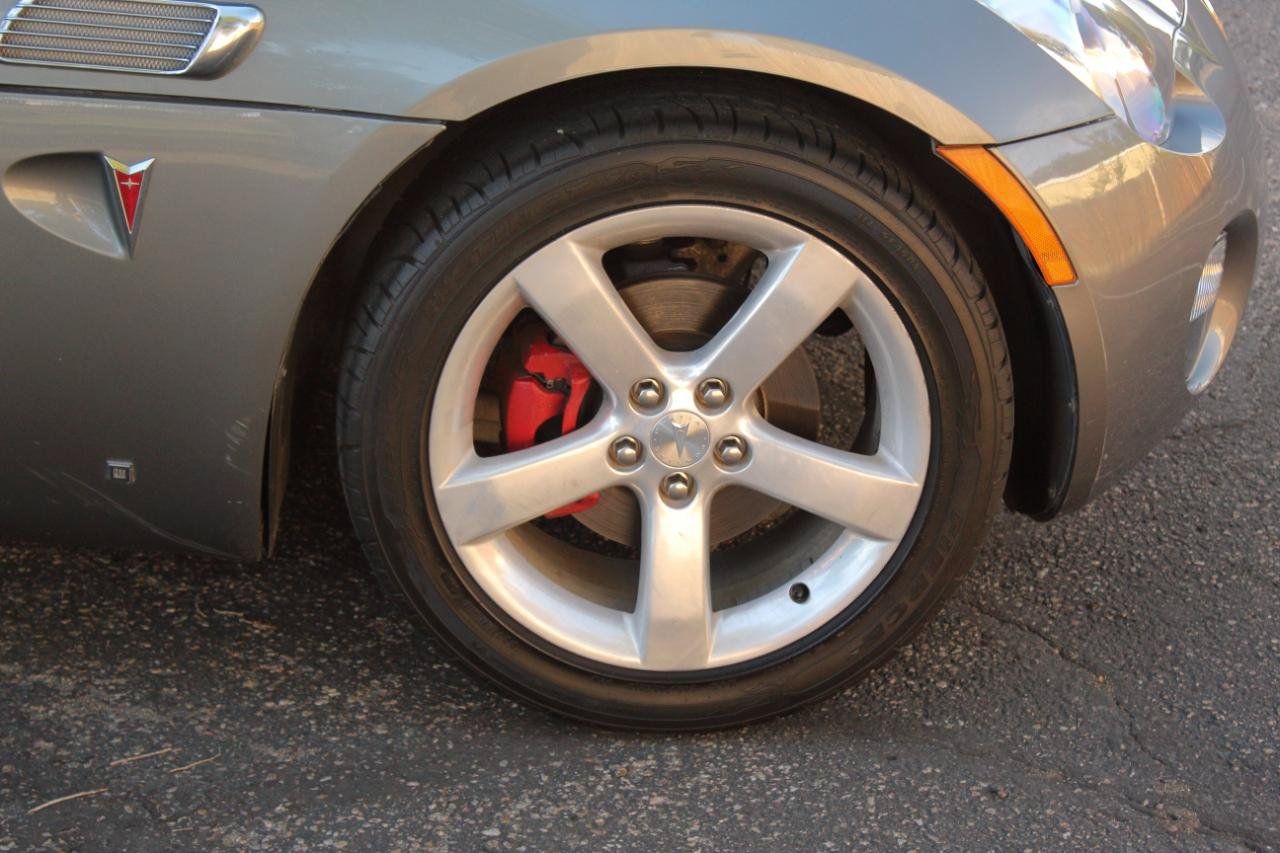 Used 2007 Pontiac Solstice Convertible w/ Premium Package RWD image 13