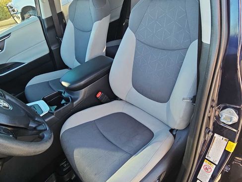 Used 2019 Toyota RAV4 XLE image 17