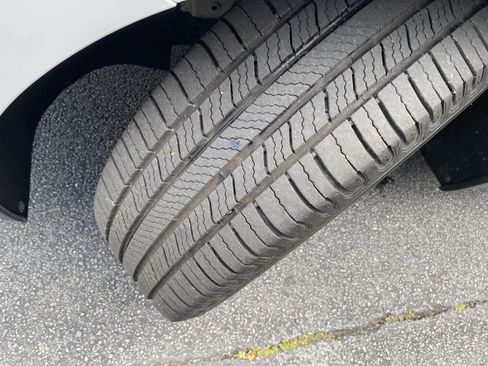 Used 2019 Chevrolet Equinox LT FWD image 12