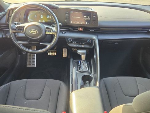 Used 2025 Hyundai Elantra Sport FWD image 17