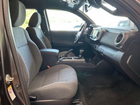 Used 2019 Toyota Tacoma TRD Off-Road image 27