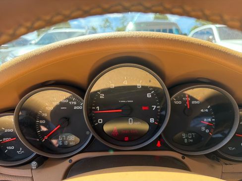 Used 2010 Porsche 911 Cabriolet image 22