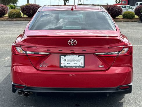 Used 2025 Toyota Camry SE w/ Convenience Package image 4