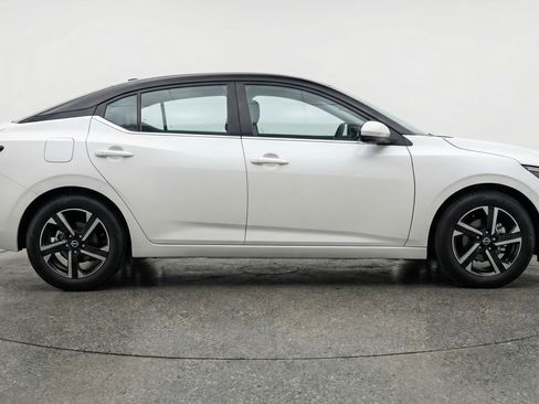 Used 2025 Nissan Sentra SV FWD image 11