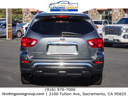 Used 2019 Nissan Pathfinder SV image 3